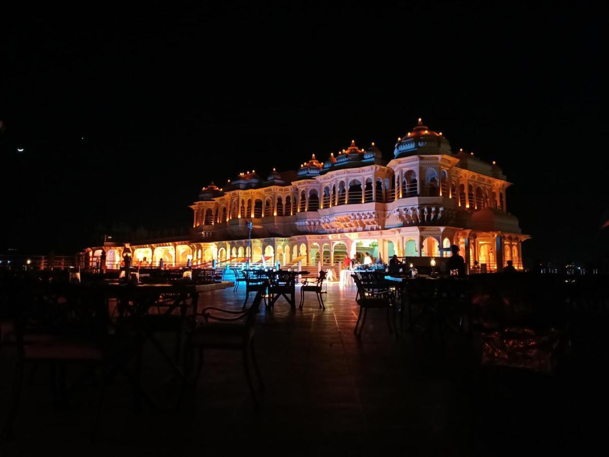 Chunda Palace Hotel Udaipur Exterior photo