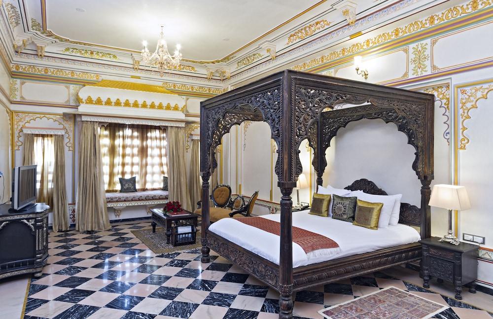 Chunda Palace Hotel Udaipur Exterior photo