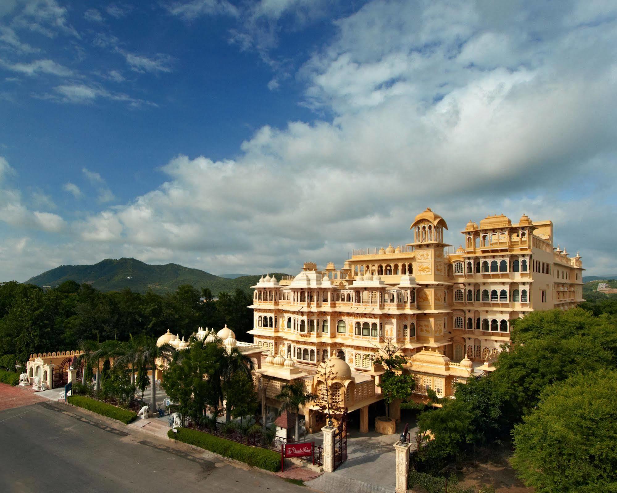 Chunda Palace Hotel Udaipur Exterior photo