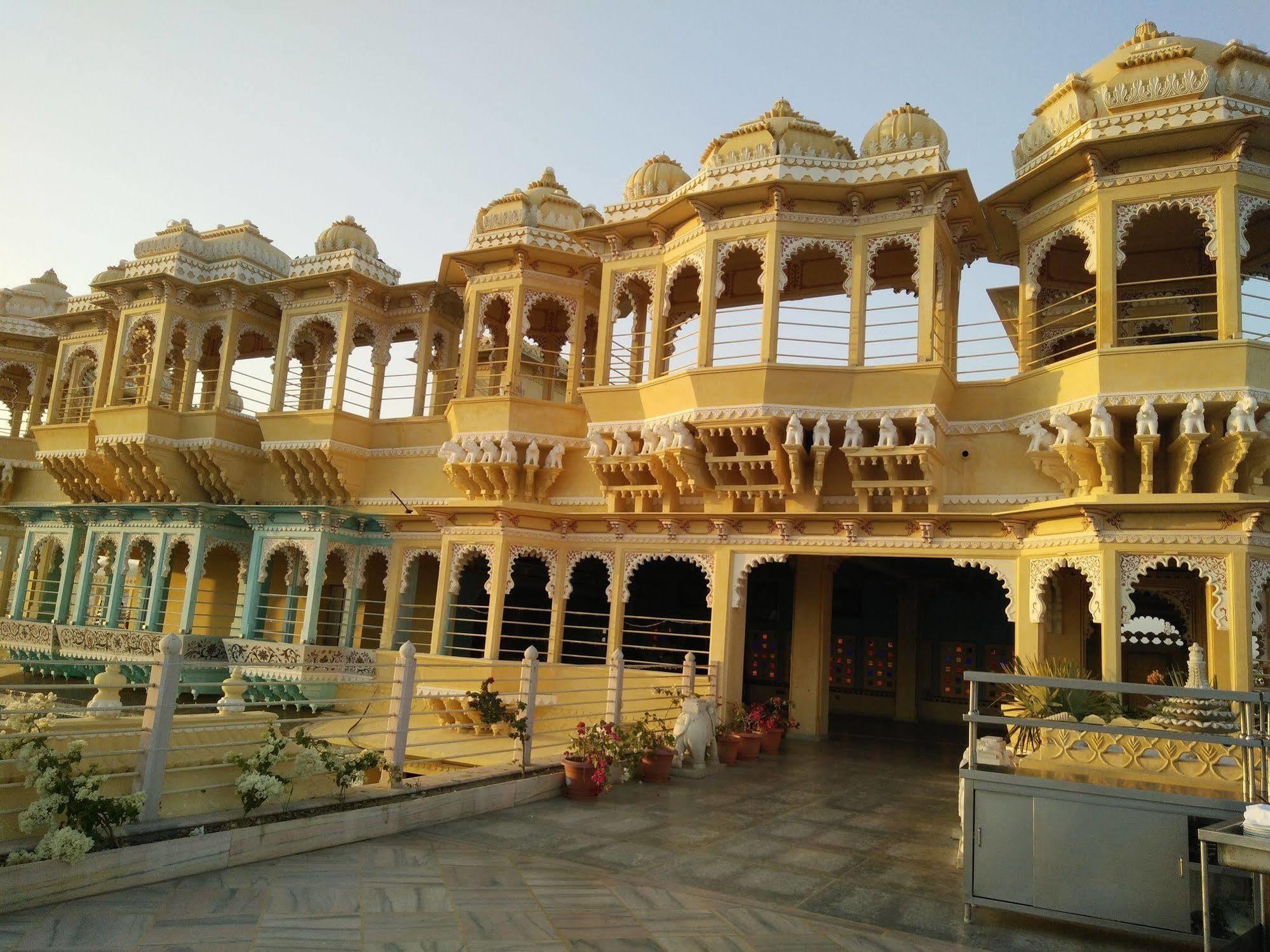 Chunda Palace Hotel Udaipur Exterior photo