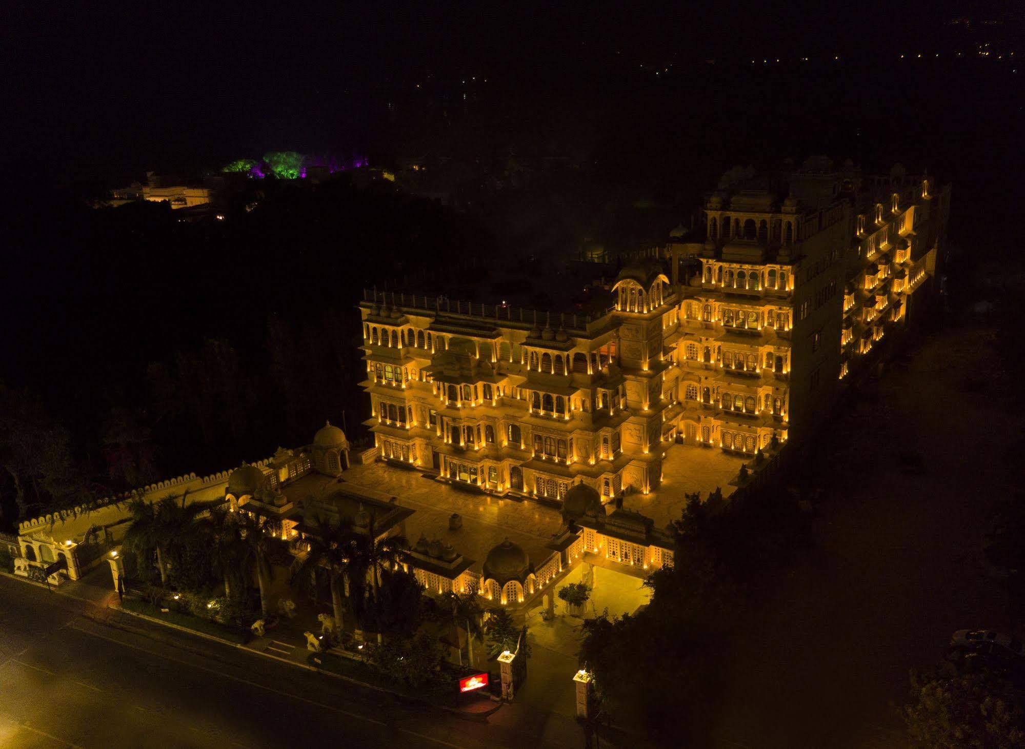 Chunda Palace Hotel Udaipur Exterior photo