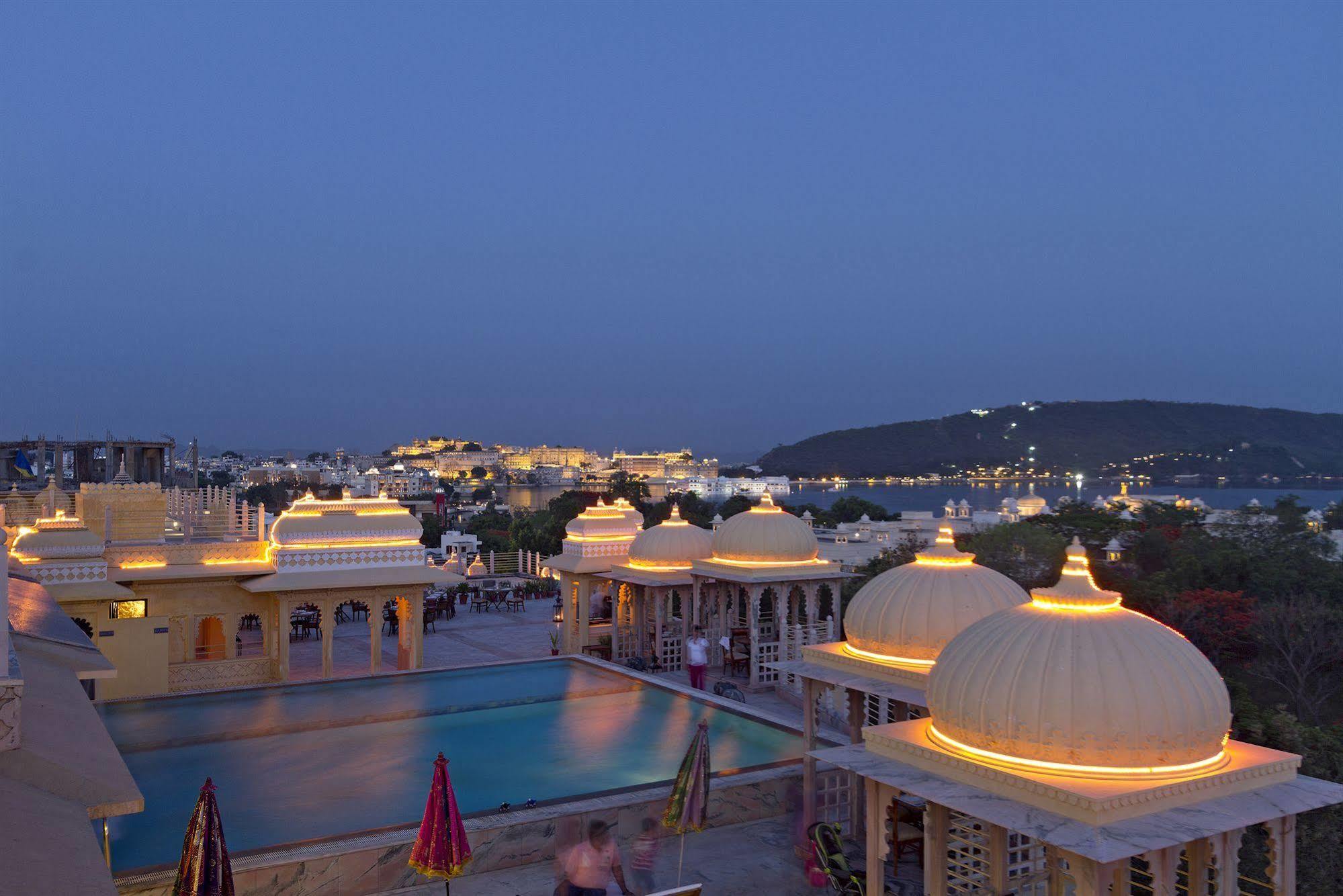 Chunda Palace Hotel Udaipur Exterior photo