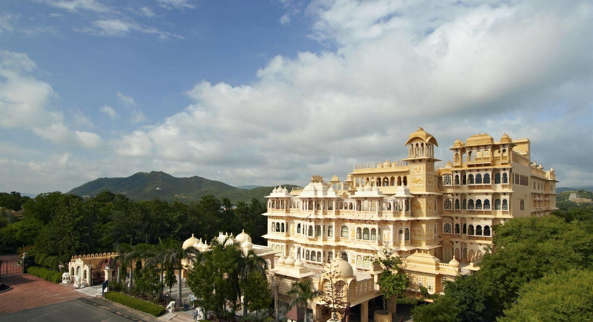 Chunda Palace Hotel Udaipur Exterior photo