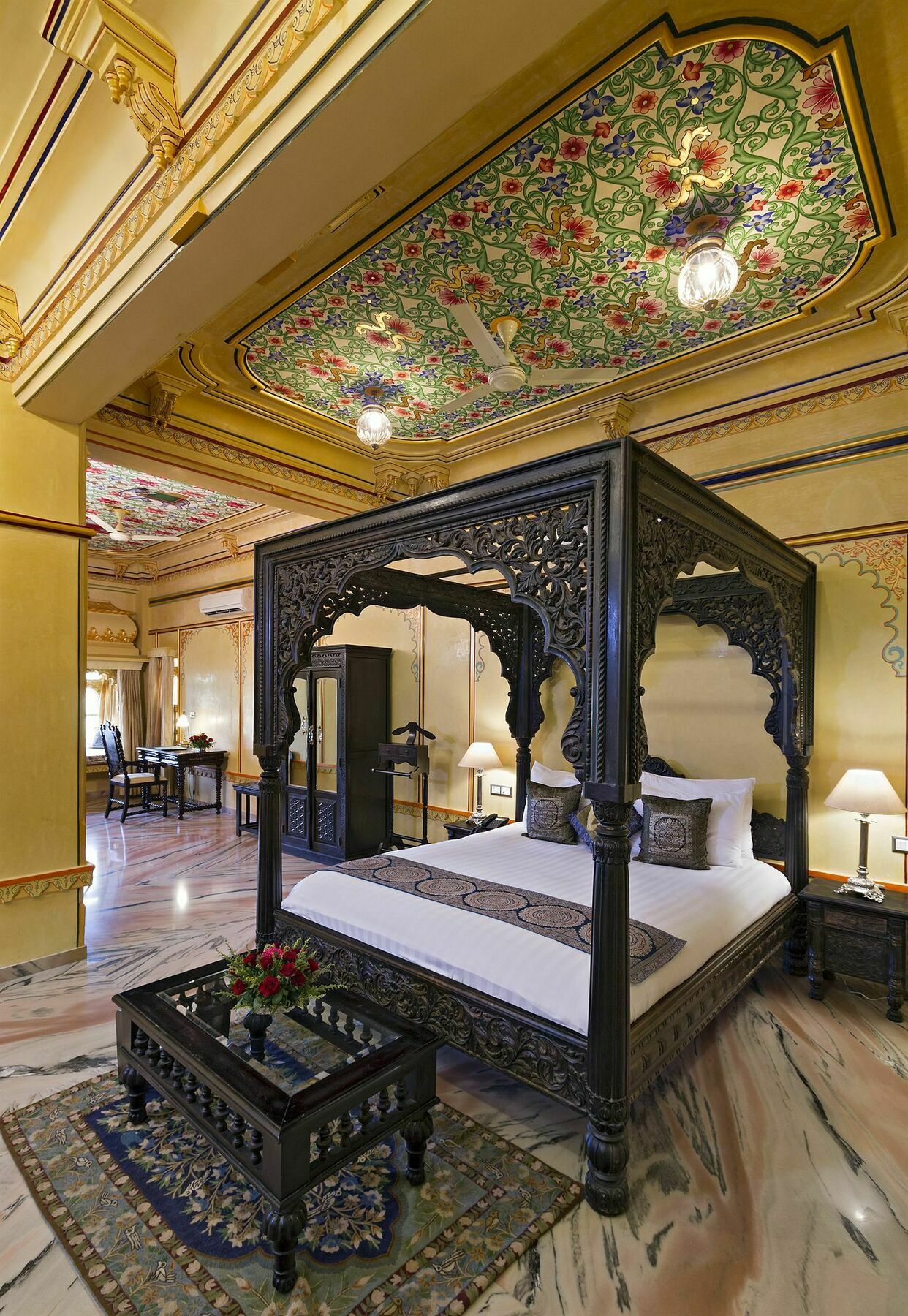 Chunda Palace Hotel Udaipur Exterior photo